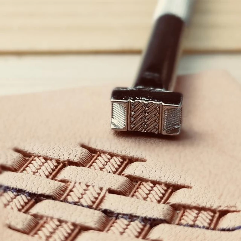 DIY ручная печать, новый литой коврик, тканый узор, гравировка печать, художественный инструмент для резьбы по коже
DIY ручная печать, новый литой коврик, тканый узор, гравировка печать, художественный инструмент для резьбы по коже