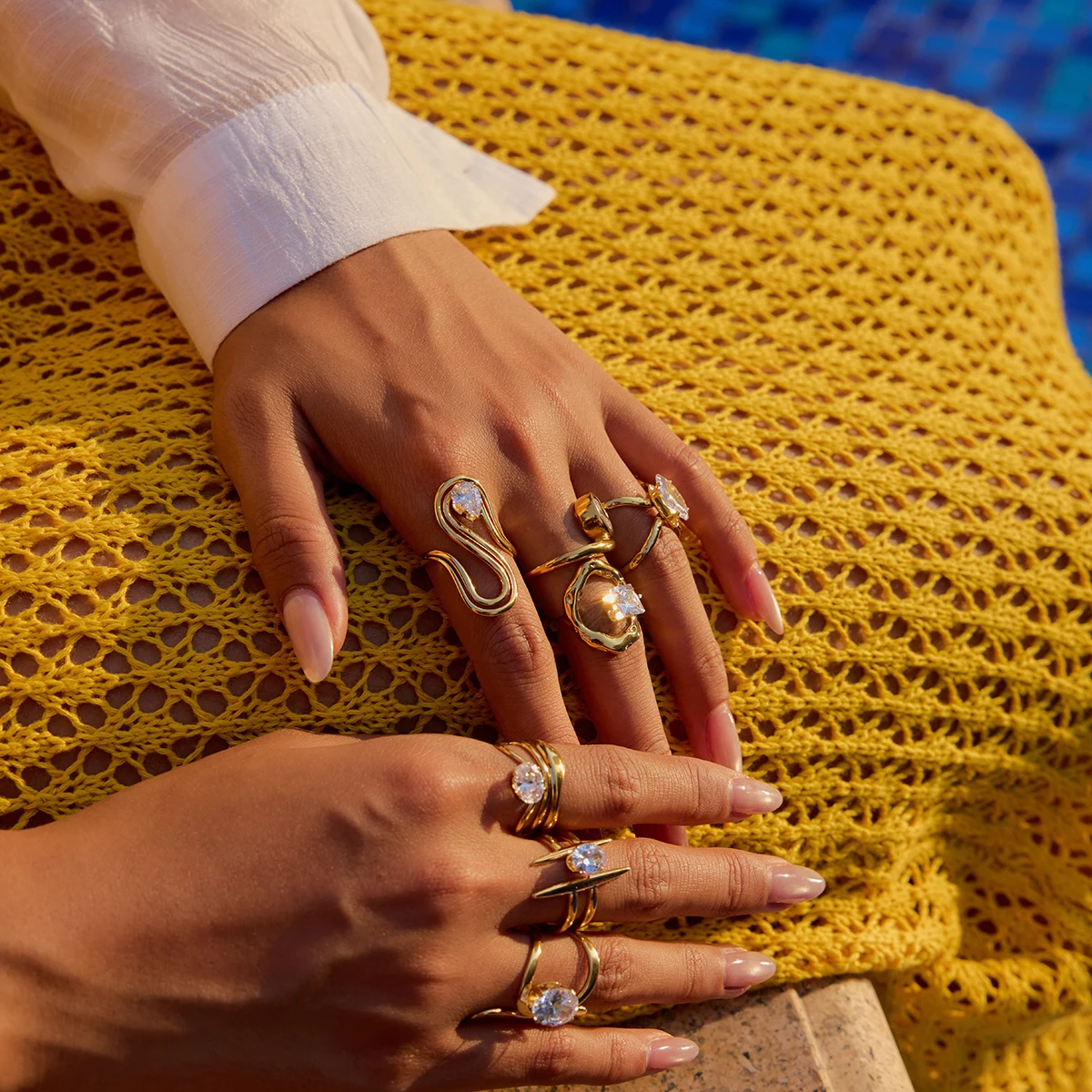 AIKOER Minimalist 18K Gold Color Plated Stainless Steel Zircon Hammer Lines Cross Layered Hollow Rings Geometric Stackable Rings
AIKOER Minimalist 18K Gold Color Plated Stainless Steel Zircon Hammer Lines Cross Layered Hollow Rings Geometric Stackable Rings