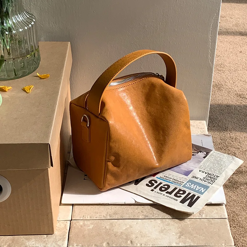 Soft Leather Box Pillow Bag 2026 Cowhide Cowhide Crossbody Women's Casual Boston Leather Designer Luxury Bag
Soft Leather Box Pillow Bag 2026 Cowhide Cowhide Crossbody Women's Casual Boston Leather Designer Luxury Bag