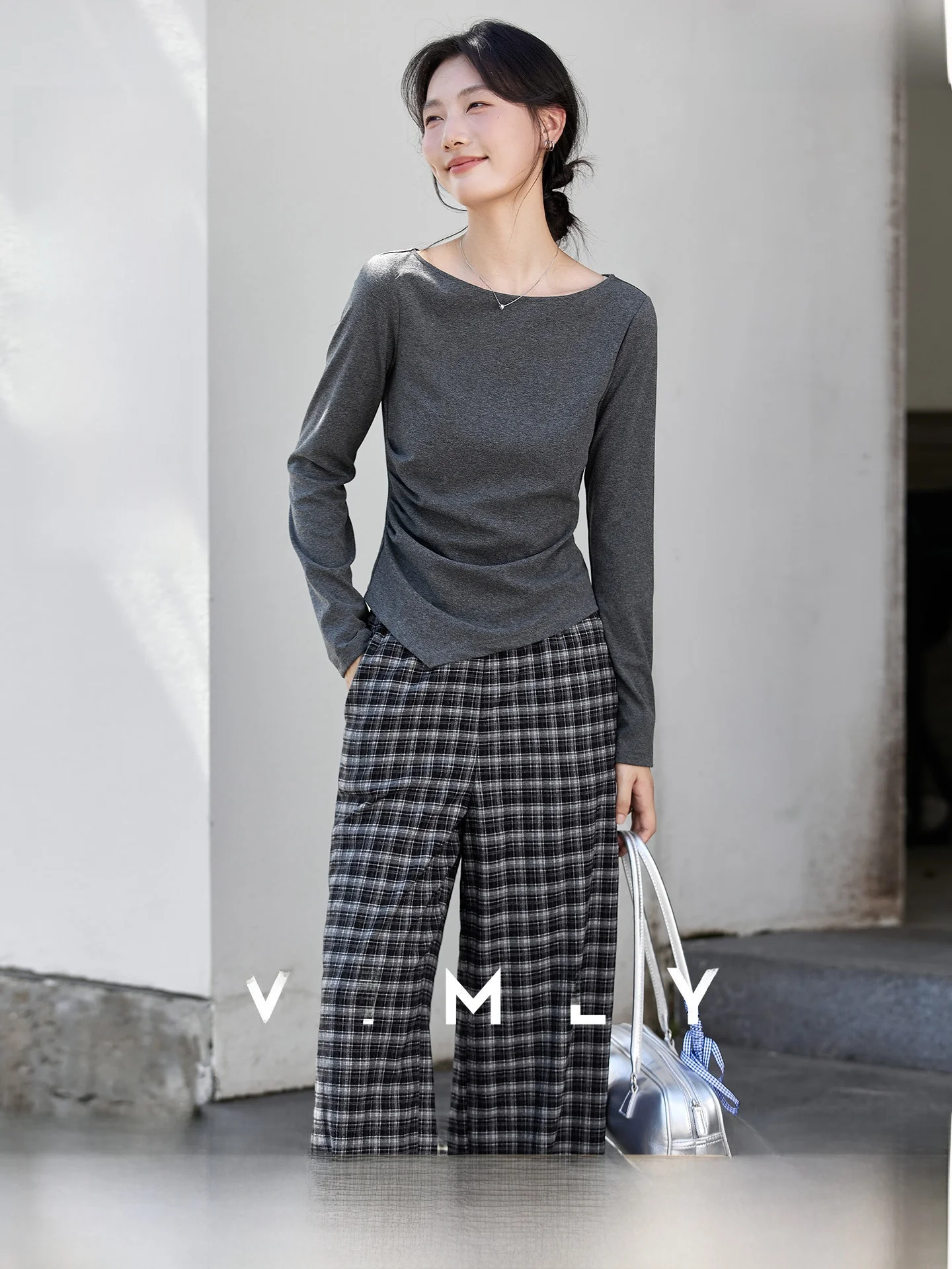 Casual Gray Shirt And Plaid Pants Two-Piece Set for Women One-Shoulder Design Autumn Fashion Ensemble Comfortable Cotton Blend
Casual Gray Shirt And Plaid Pants Two-Piece Set for Women One-Shoulder Design Autumn Fashion Ensemble Comfortable Cotton Blend