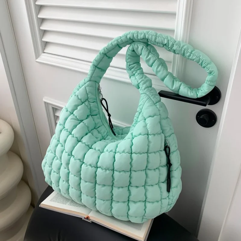 Parisian Chic Crossbody Bag For Women Made From High Quality Leather With A Vintage Elegant Design
Parisian Chic Crossbody Bag For Women Made From High Quality Leather With A Vintage Elegant Design