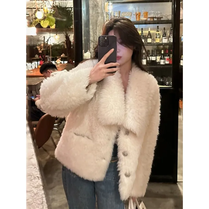 Women's Winter Lamb Wool Coat - Gentle, Lazy Short Style Thickened Fur Coat for Women
Women's Winter Lamb Wool Coat - Gentle, Lazy Short Style Thickened Fur Coat for Women