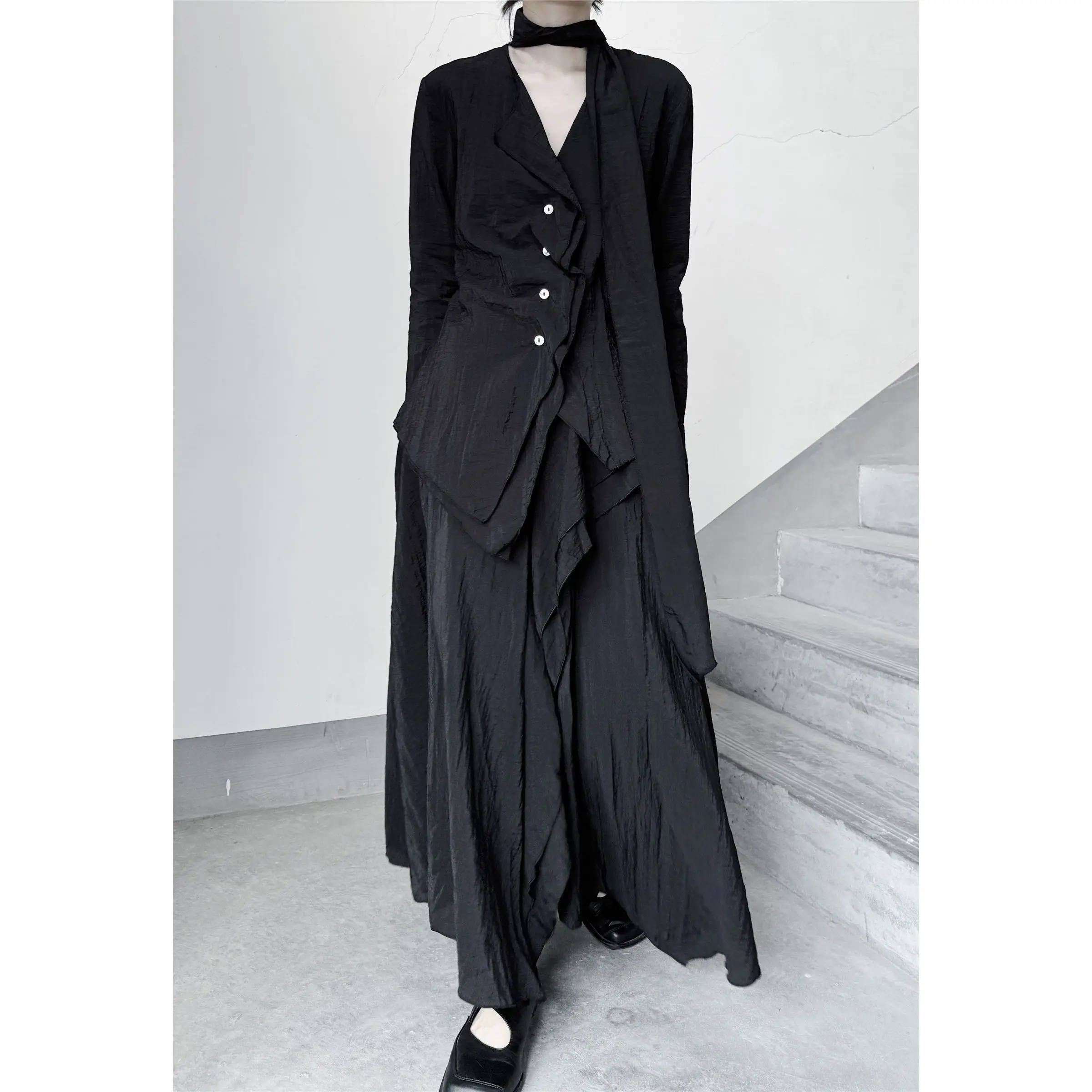 Spring and Autumn 2026 New Set V-Neck Shirt Niche Irregular Single-breasted Top
Spring and Autumn 2026 New Set V-Neck Shirt Niche Irregular Single-breasted Top