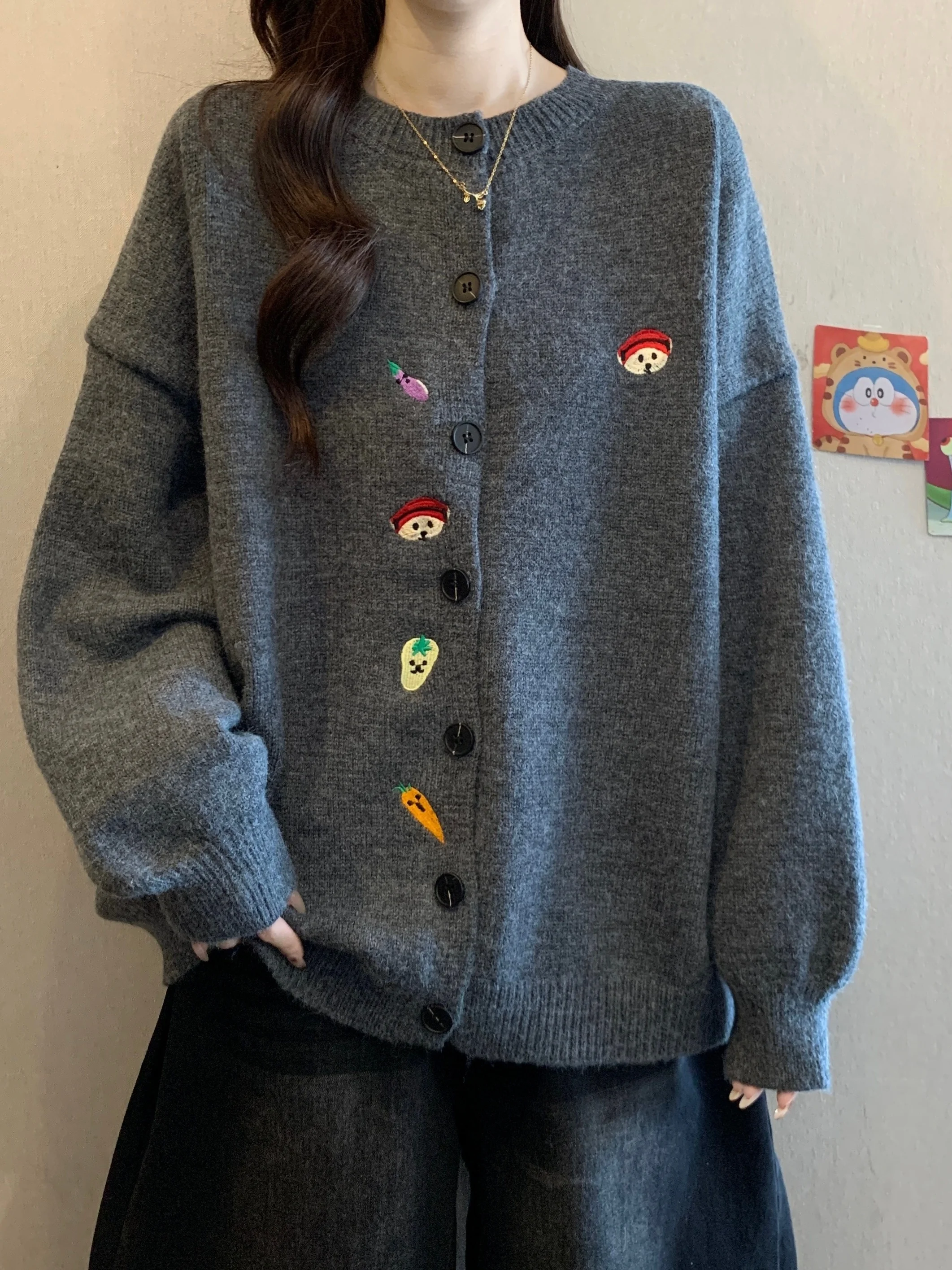 Женский вязаный свитер-пальто с длинными рукавами, свободного кроя, больших размеров, осенне-зимний, теплый, мягкий, из полиэстера, повседневный, удобный топ
Женский вязаный свитер-пальто с длинными рукавами, свободного кроя, больших размеров, осенне-зимний, теплый, мягкий, из полиэстера, повседневный, удобный топ