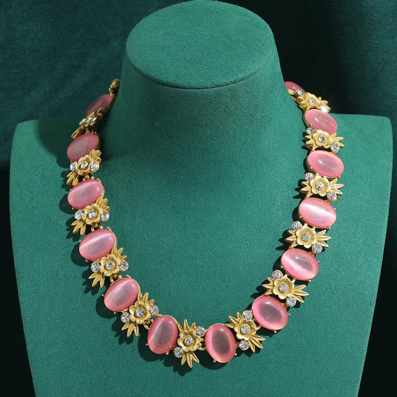 Vintage Oval Crystal Pink Necklace Flower Choker Designer Gold Color High Quality Zircon Women Birthday Jewelry New Arrival Gift
Vintage Oval Crystal Pink Necklace Flower Choker Designer Gold Color High Quality Zircon Women Birthday Jewelry New Arrival Gift
