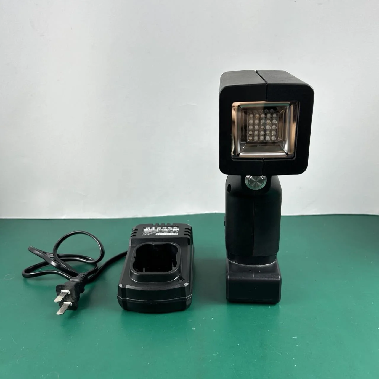 Ручная УФ-светодиодная полимеризационная лампа заводская 50 Вт 365 нм 385 нм 395 нм 405 нм Портативная УФ-лампа для ремонта и отверждения автомобильной краски УФ-обнаружения
Ручная УФ-светодиодная полимеризационная лампа заводская 50 Вт 365 нм 385 нм 395 нм 405 нм Портативная УФ-лампа для ремонта и отверждения автомобильной краски УФ-обнаружения