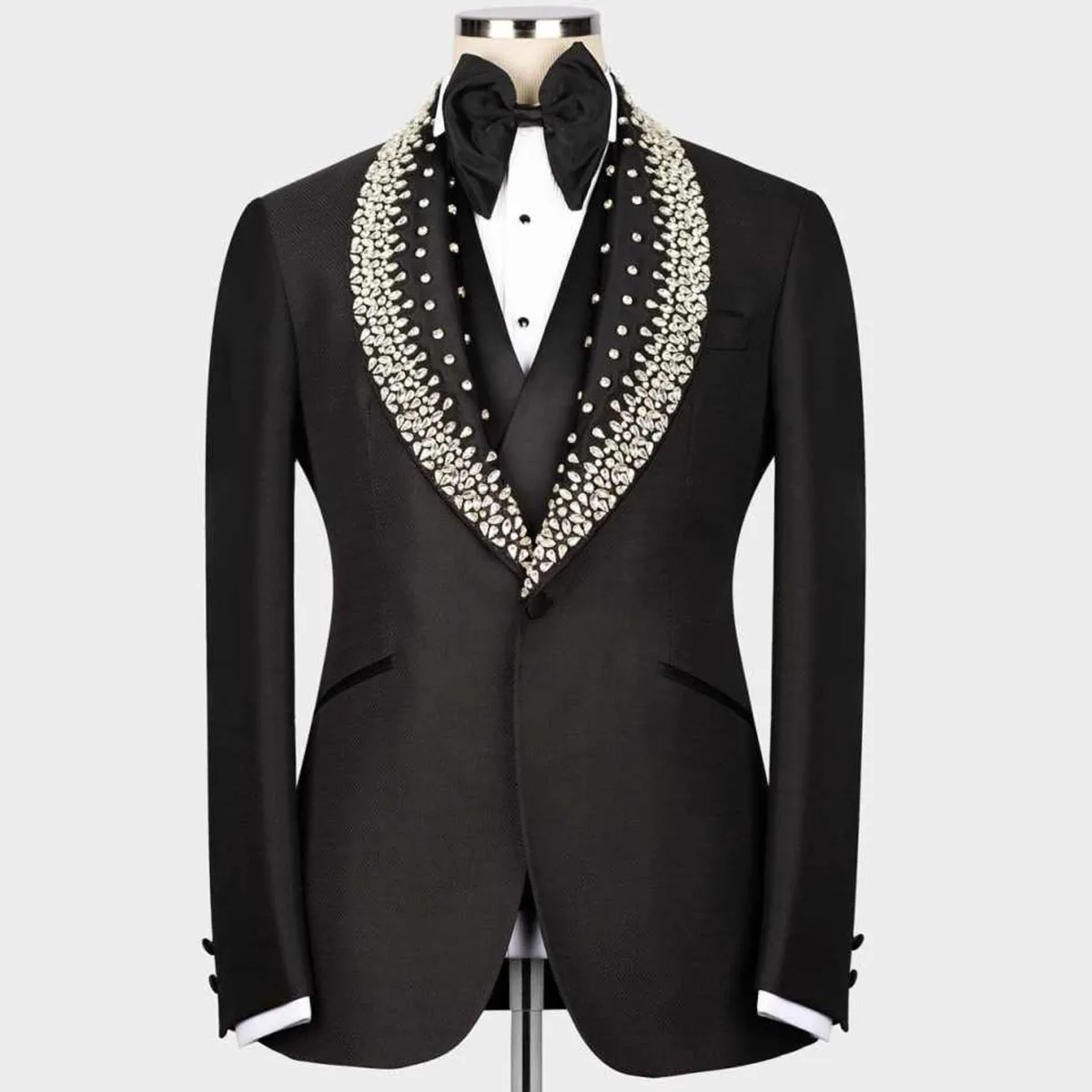 Customized Diamond Metal Embellished Men Suits 3 Pieces Sets Beadeds Party Prom Blazer Ropa Hombre Peaked Lapel Groom Tuxedos
Customized Diamond Metal Embellished Men Suits 3 Pieces Sets Beadeds Party Prom Blazer Ropa Hombre Peaked Lapel Groom Tuxedos