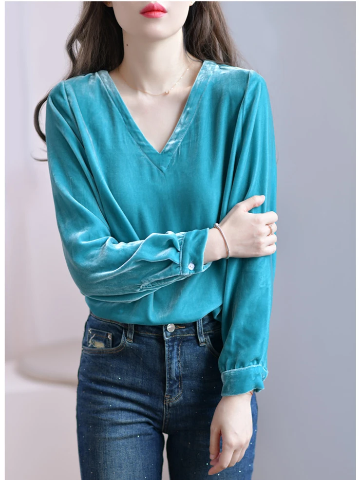 Новинка 2026: Бархатные женские блузки с V-образным вырезом, короткие спереди и длинные сзади, однотонные, с длинным рукавом, универсальные, женская одежда
Новинка 2026: Бархатные женские блузки с V-образным вырезом, короткие спереди и длинные сзади, однотонные, с длинным рукавом, универсальные, женская одежда