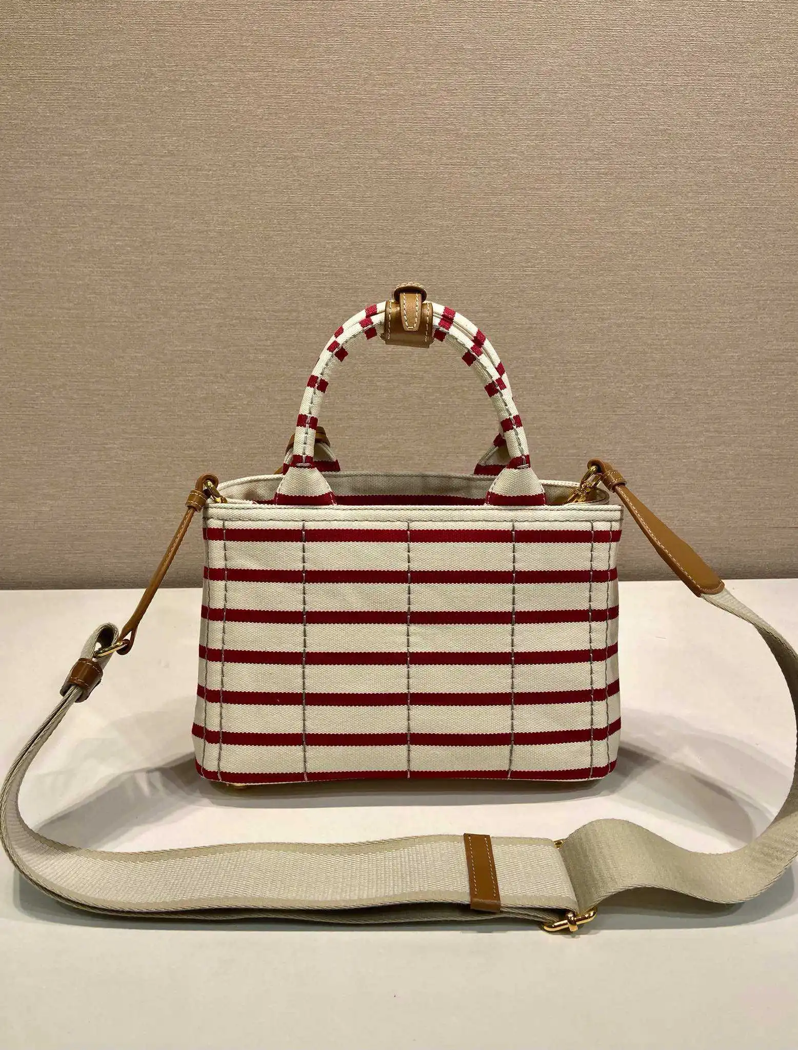 2025 New Canvas Embroidered Tote Bag Large Capacity Shoulder Crossbody Shopping Bag Fashion Women Purse Lightweight Durable
2025 New Canvas Embroidered Tote Bag Large Capacity Shoulder Crossbody Shopping Bag Fashion Women Purse Lightweight Durable
