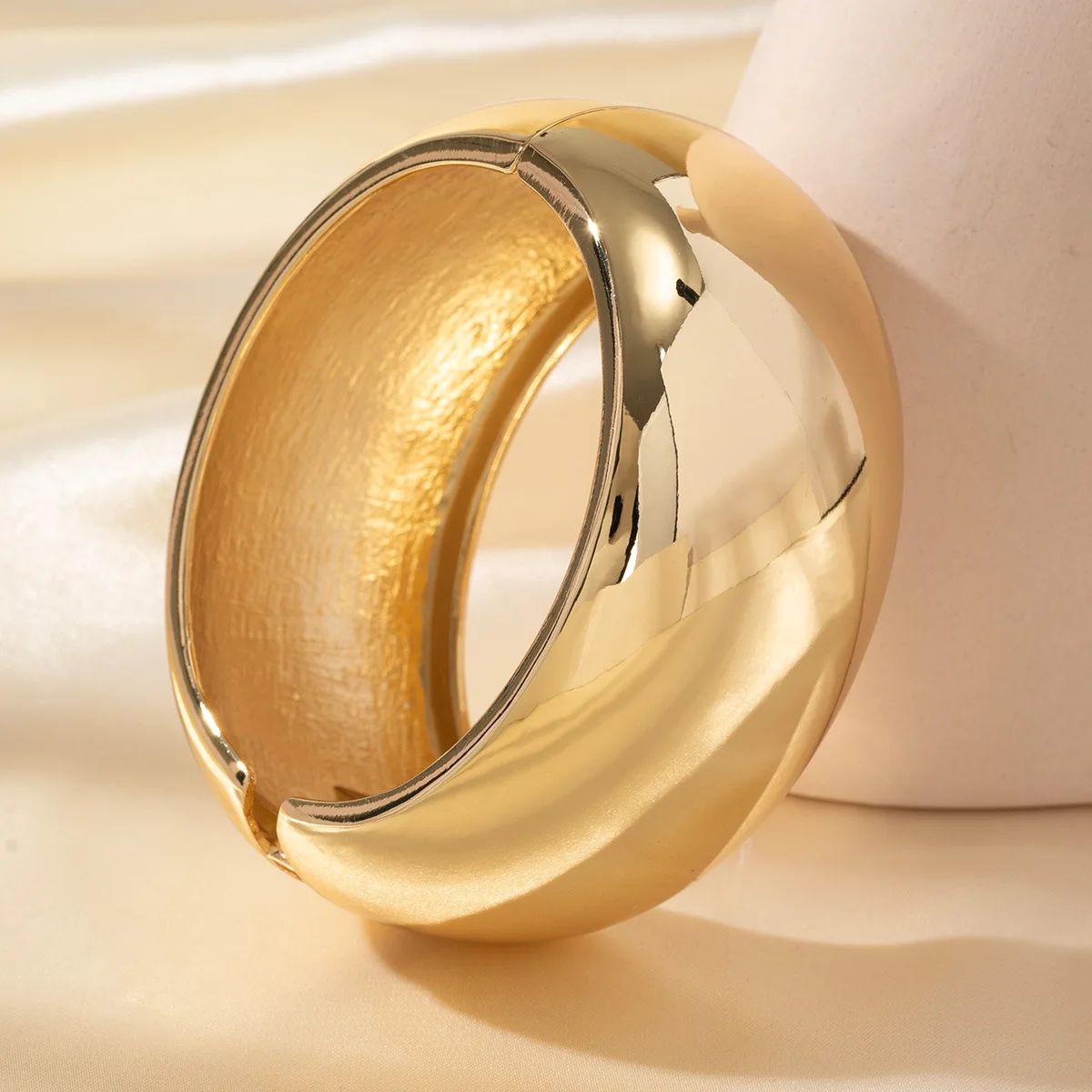 simple circle bracelet Cuff Bangles for Women Stainless Steel Gold Silver Color Round Circle Bracelets Waterproof Jewelry
simple circle bracelet Cuff Bangles for Women Stainless Steel Gold Silver Color Round Circle Bracelets Waterproof Jewelry