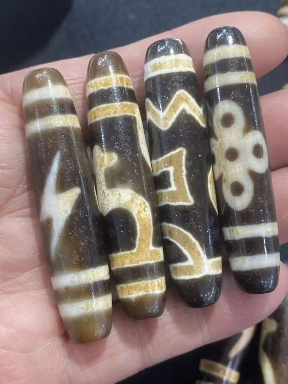 1pcs/lot Taiwan Craft 60mm Yellow Agate Dzi Bead with Weathered Patina, Tibetan Loose Bead Bracelet and Necklace Accessories
1pcs/lot Taiwan Craft 60mm Yellow Agate Dzi Bead with Weathered Patina, Tibetan Loose Bead Bracelet and Necklace Accessories