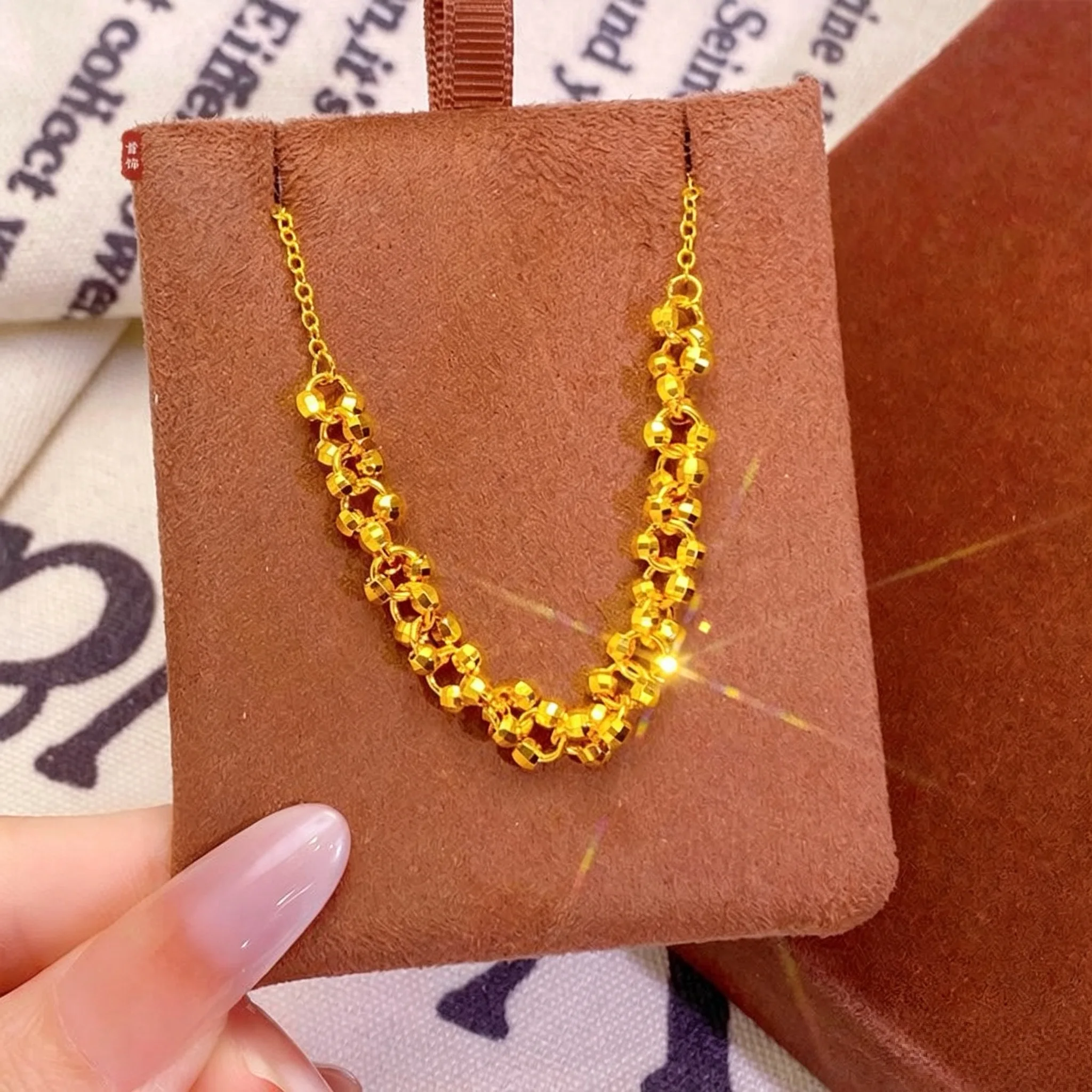 Luxurious 9999 brushed diamond necklace for women, niche design, high-value appearance, light luxury fashion, collar chain
Luxurious 9999 brushed diamond necklace for women, niche design, high-value appearance, light luxury fashion, collar chain