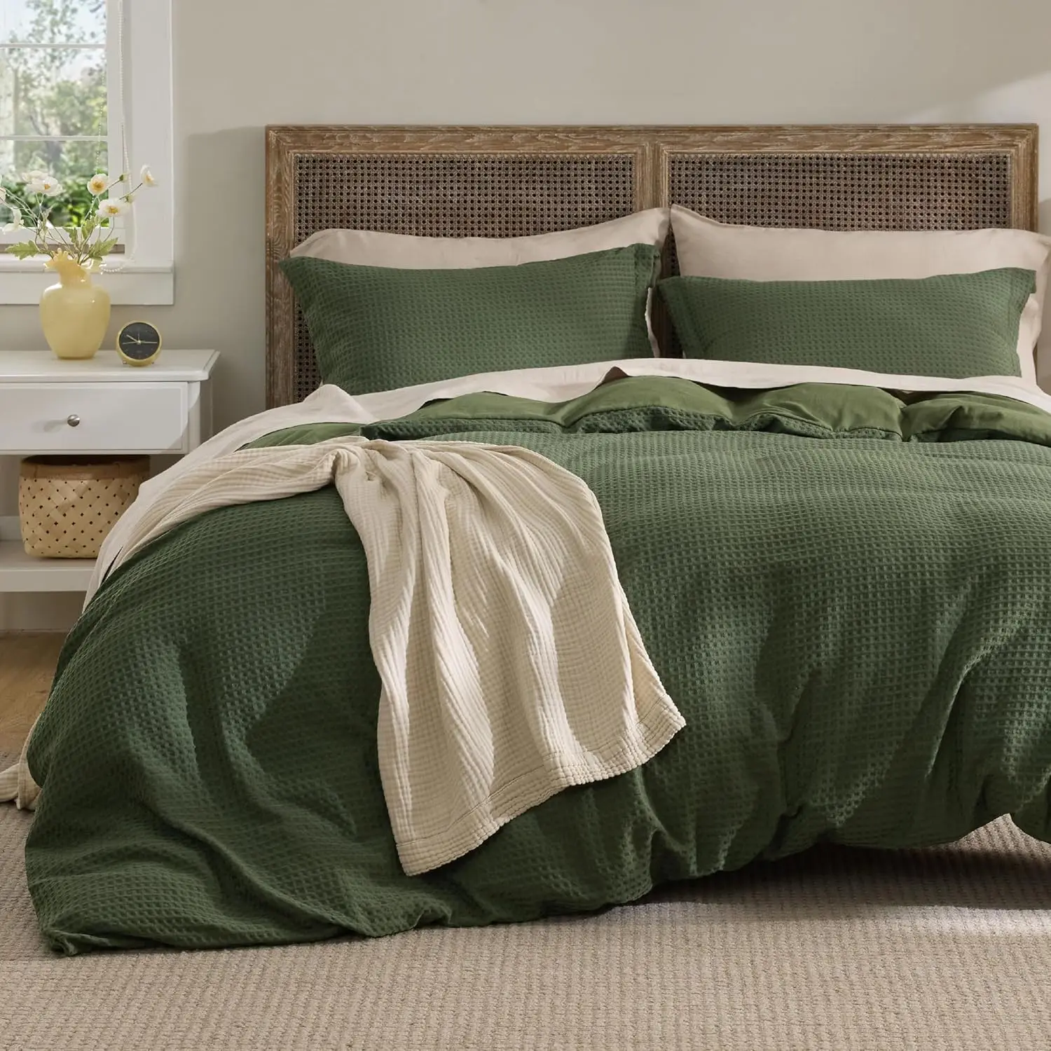 Waffle Weave Duvet Cover King Size, Soft & Breathable Comforter Cover, 3 Pieces with Zipper and 8 Corner Ties, Olive Green
Waffle Weave Duvet Cover King Size, Soft & Breathable Comforter Cover, 3 Pieces with Zipper and 8 Corner Ties, Olive Green