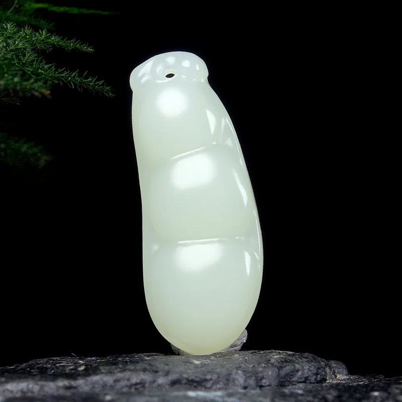 Natural Hotan Four Seasons Men and Women, Exquisitely Carved White Jade Fortune Bean Pendant
Natural Hotan Four Seasons Men and Women, Exquisitely Carved White Jade Fortune Bean Pendant