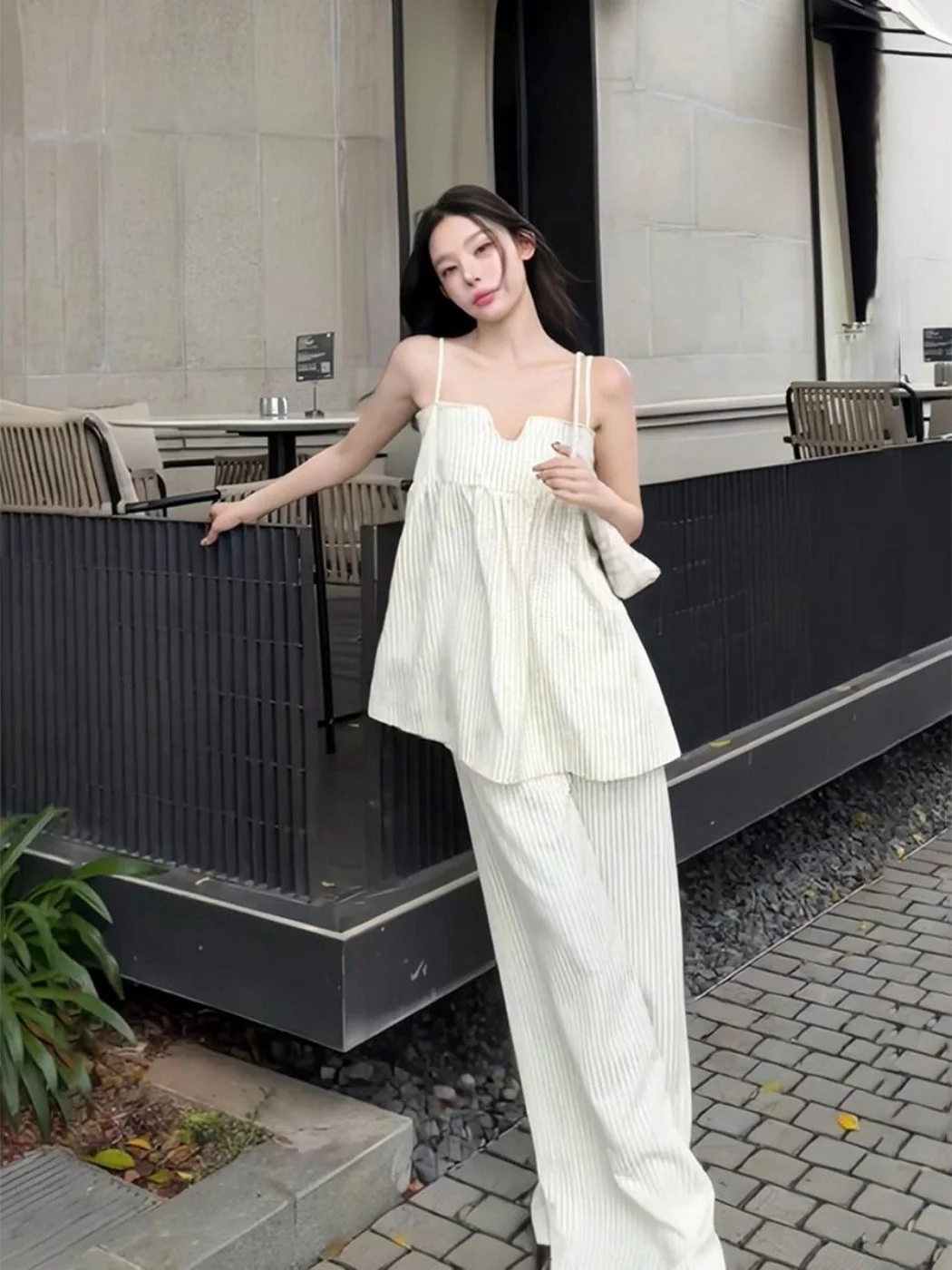 Summer Trendy Stripe Patterned Vacation Style Two-Piece Set Women's Casual Drapey Wide Leg Pants Belted Halter Neck Top
Summer Trendy Stripe Patterned Vacation Style Two-Piece Set Women's Casual Drapey Wide Leg Pants Belted Halter Neck Top