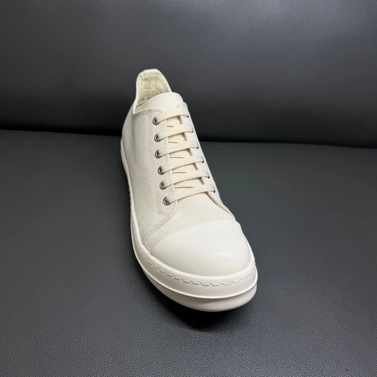 Classic Men's And Women's Low Top Casual Sneakers White Beige Canvas Thick Sole Lace-Up Luxury Flat Shoe
Classic Men's And Women's Low Top Casual Sneakers White Beige Canvas Thick Sole Lace-Up Luxury Flat Shoe