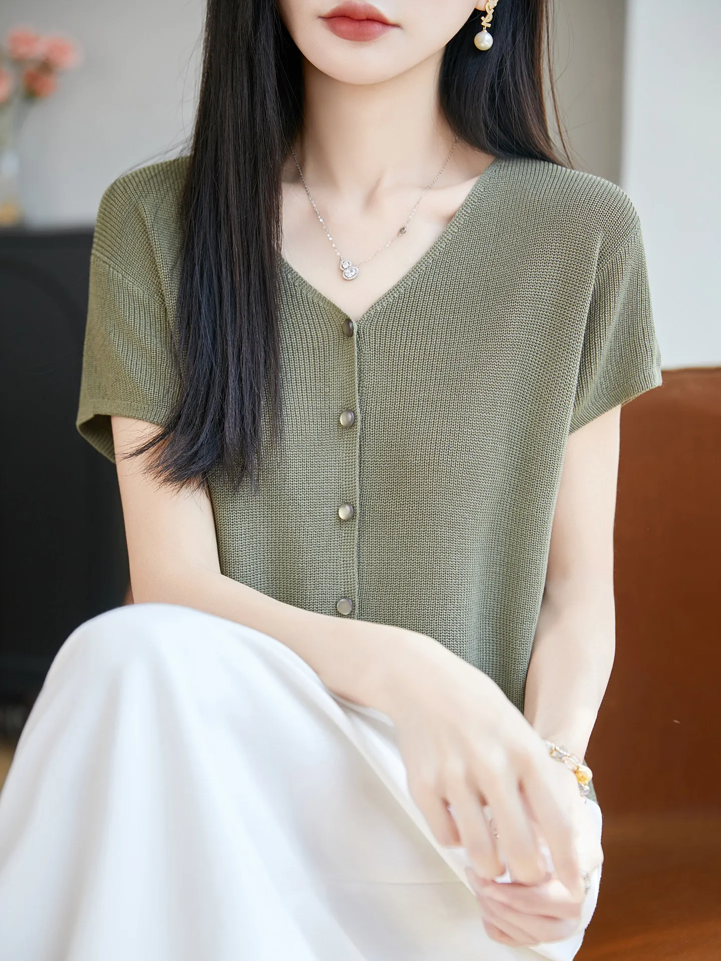 Slimming V-Neck Short Sleeve Knitted Open Cardigan Women's Summer Thin Single Button Ice Silk T-Shirt Pure Color Soft Lyocell...
Slimming V-Neck Short Sleeve Knitted Open Cardigan Women's Summer Thin Single Button Ice Silk T-Shirt Pure Color Soft Lyocell...
