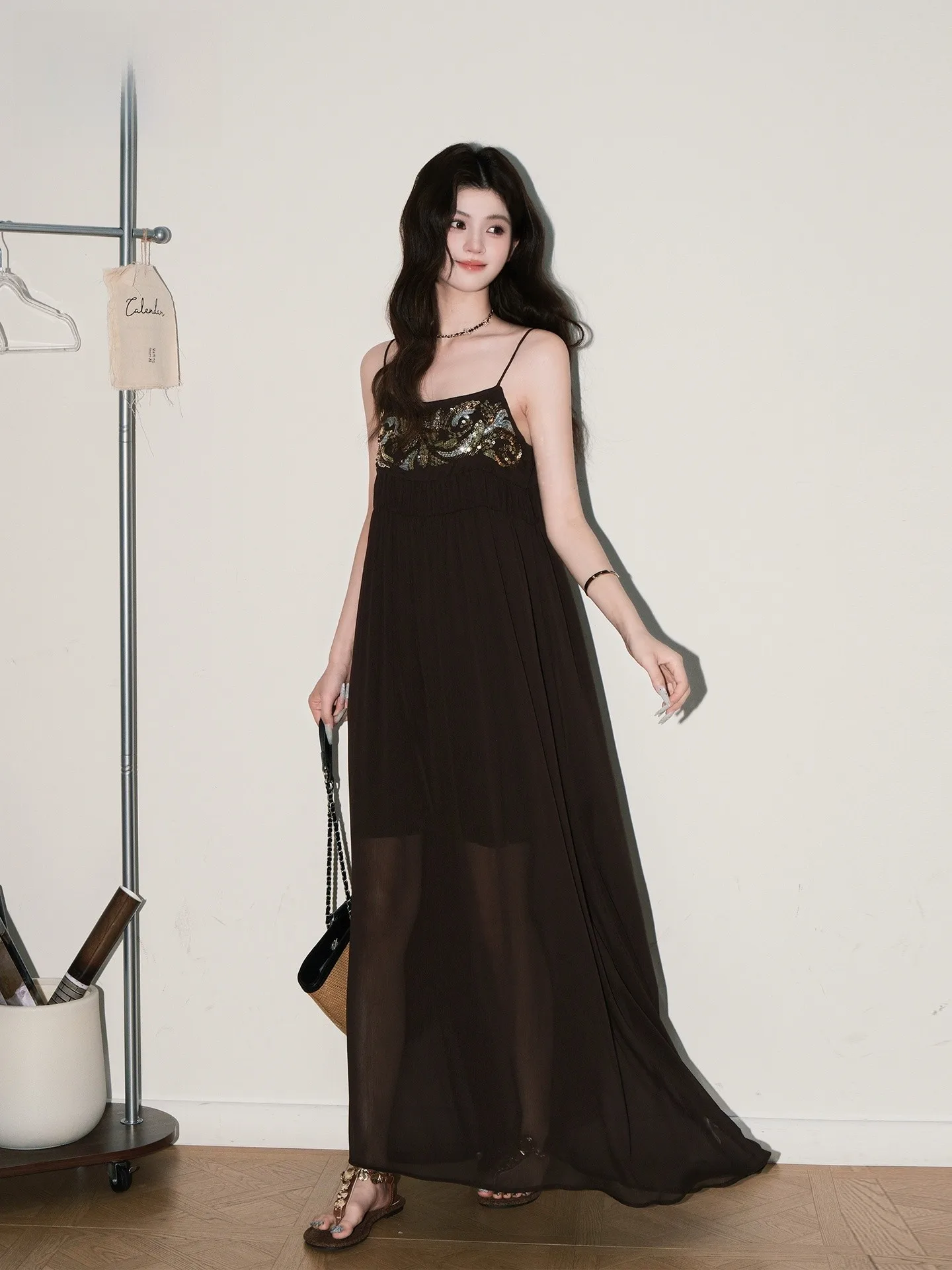 Retro Coffee Color Heavy Work Sequin Strap Dress Women's New 2026 Summer High End Feeling Elegance Chiffon Full Skirt Dress
Retro Coffee Color Heavy Work Sequin Strap Dress Women's New 2026 Summer High End Feeling Elegance Chiffon Full Skirt Dress