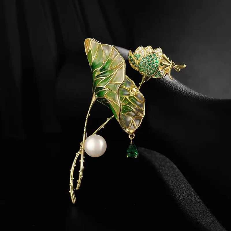 The New Hot-selling Elegant Temperament Painted Lotus Brooch High-end Niche Design Lotus Leaf Corsage Pin Accessories
The New Hot-selling Elegant Temperament Painted Lotus Brooch High-end Niche Design Lotus Leaf Corsage Pin Accessories