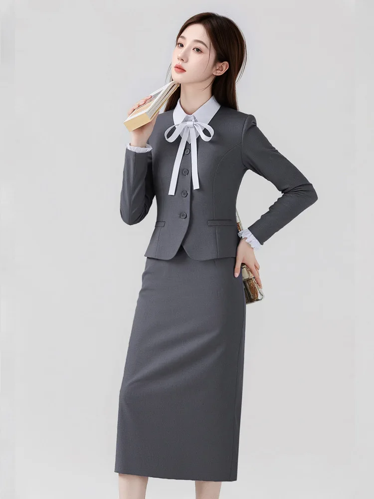 Элегантный черный женский костюм с юбкой на осень 2025 года, высококачественная деловая одежда для офиса, однобортный черный пиджак
Элегантный черный женский костюм с юбкой на осень 2025 года, высококачественная деловая одежда для офиса, однобортный черный пиджак