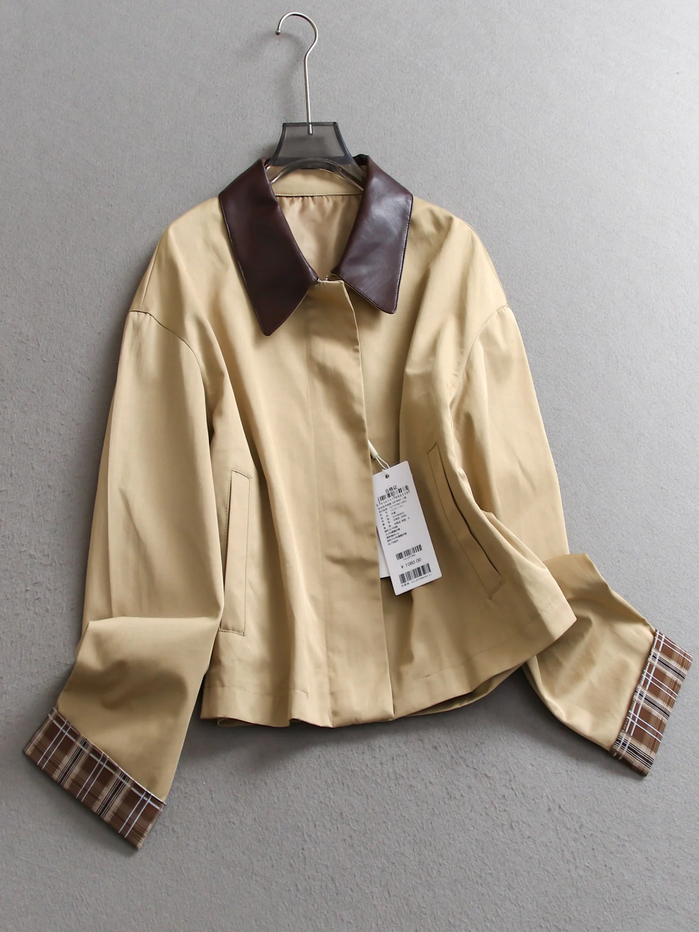 Color Block Leather Collar Loose Slimming Long Sleeve Short Jacket Casual Style Cotton Blend Women's Outerwear for Autumn
Color Block Leather Collar Loose Slimming Long Sleeve Short Jacket Casual Style Cotton Blend Women's Outerwear for Autumn