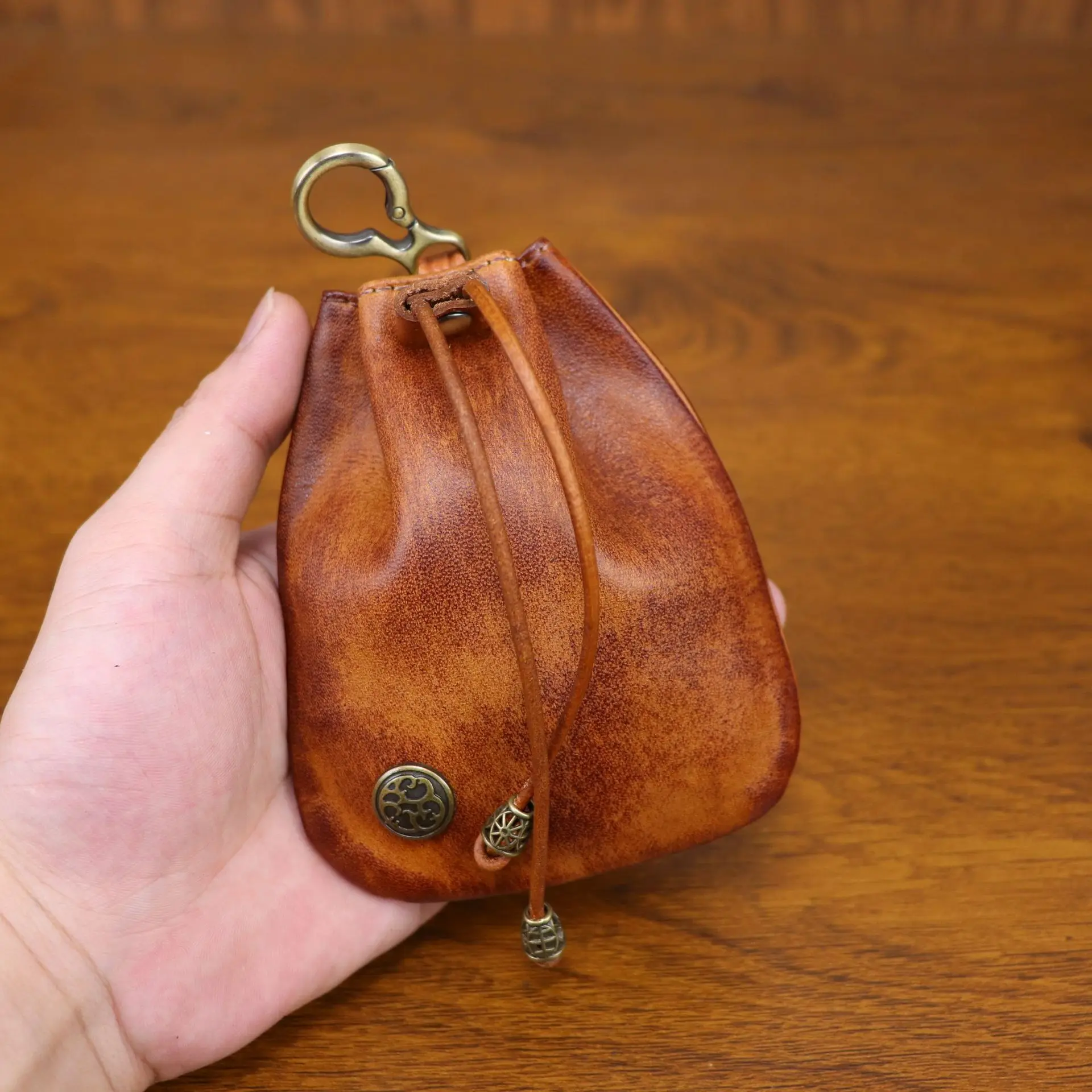 Creative Japanese Style Coin Purse Women's Retro Handmade Tanning Leather Fragmented Silver Bag Cross-Border New Model
Creative Japanese Style Coin Purse Women's Retro Handmade Tanning Leather Fragmented Silver Bag Cross-Border New Model