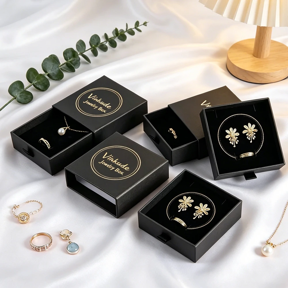 24pcs Custom Logo Jewelry Drawer Organizer Box Brooch Ring Earring Bracelet Necklace Pendant Portabl Storage Paper Case Package
24pcs Custom Logo Jewelry Drawer Organizer Box Brooch Ring Earring Bracelet Necklace Pendant Portabl Storage Paper Case Package