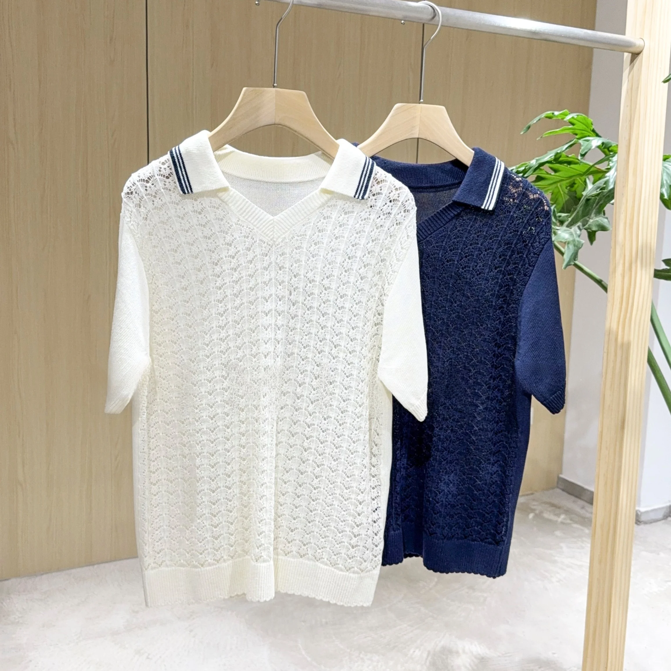 Mimifafa Linen 26 New MIU Series Retro Hollow Color Block Collar Knitted Short Sleeve Women's Fashion Summer Top
Mimifafa Linen 26 New MIU Series Retro Hollow Color Block Collar Knitted Short Sleeve Women's Fashion Summer Top