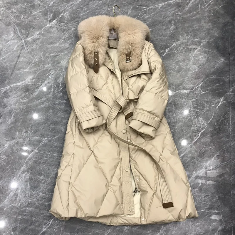 Winter Women Long White Duck Down Jacket 2024 New Luxury Design Large Fox Fur Collar Thick Warm Coats Elegant Windproof Outwear
Winter Women Long White Duck Down Jacket 2024 New Luxury Design Large Fox Fur Collar Thick Warm Coats Elegant Windproof Outwear