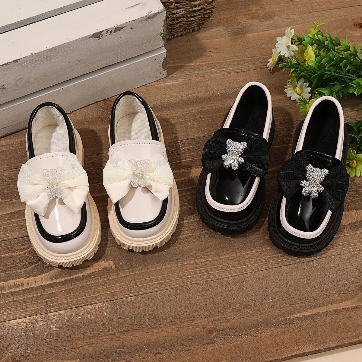 Kids Princess Shoes Round Toes Elegant Girls Leather Shoes Slip-on Soft Sole 2025 Autumn New Children Flat Shoes with Cute Bears
Kids Princess Shoes Round Toes Elegant Girls Leather Shoes Slip-on Soft Sole 2025 Autumn New Children Flat Shoes with Cute Bears