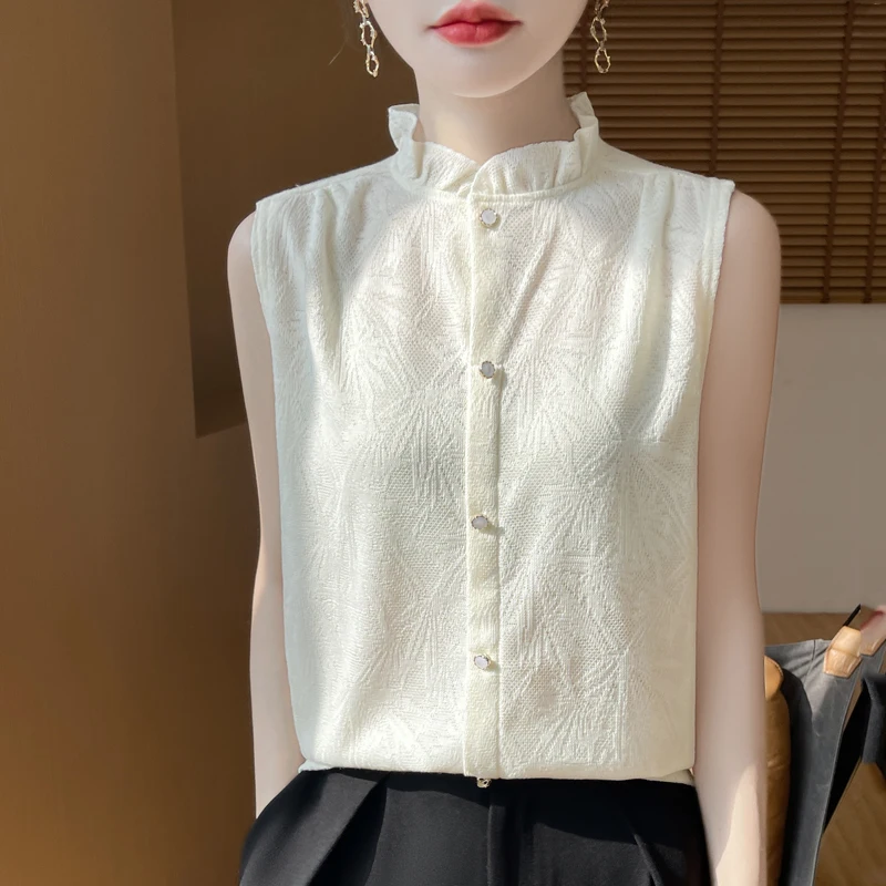 2025 summer new ice silk women's knitted sleeveless cardigan loose and slimming fashionable embroidered spun knitted T-shirt top
2025 summer new ice silk women's knitted sleeveless cardigan loose and slimming fashionable embroidered spun knitted T-shirt top