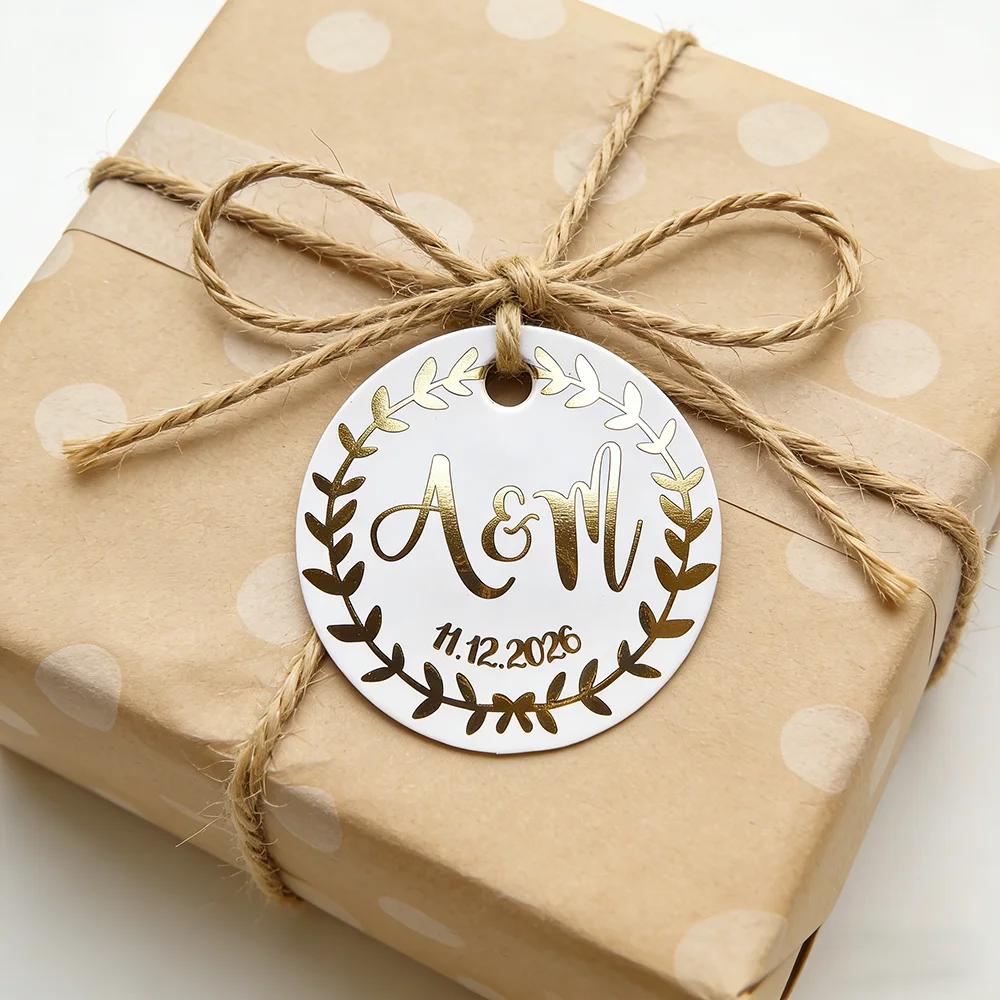 Этикетки для свадебных подарков 35 мм, с индивидуальным дизайном, золотым текстом, горячим тиснением, на крафтовой бумаге, для праздничных подарков, с возможностью печати любого текста
Этикетки для свадебных подарков 35 мм, с индивидуальным дизайном, золотым текстом, горячим тиснением, на крафтовой бумаге, для праздничных подарков, с возможностью печати любого текста