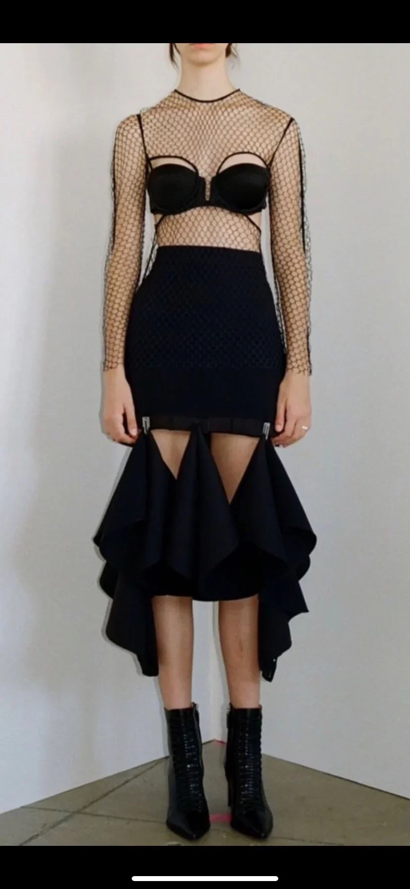 2024 Original Chic and Elegant Woman Summer Skirt Black Ruffles Irregular Hem New Arrival Sexy Fashion Lady Holiday Party
2024 Original Chic and Elegant Woman Summer Skirt Black Ruffles Irregular Hem New Arrival Sexy Fashion Lady Holiday Party