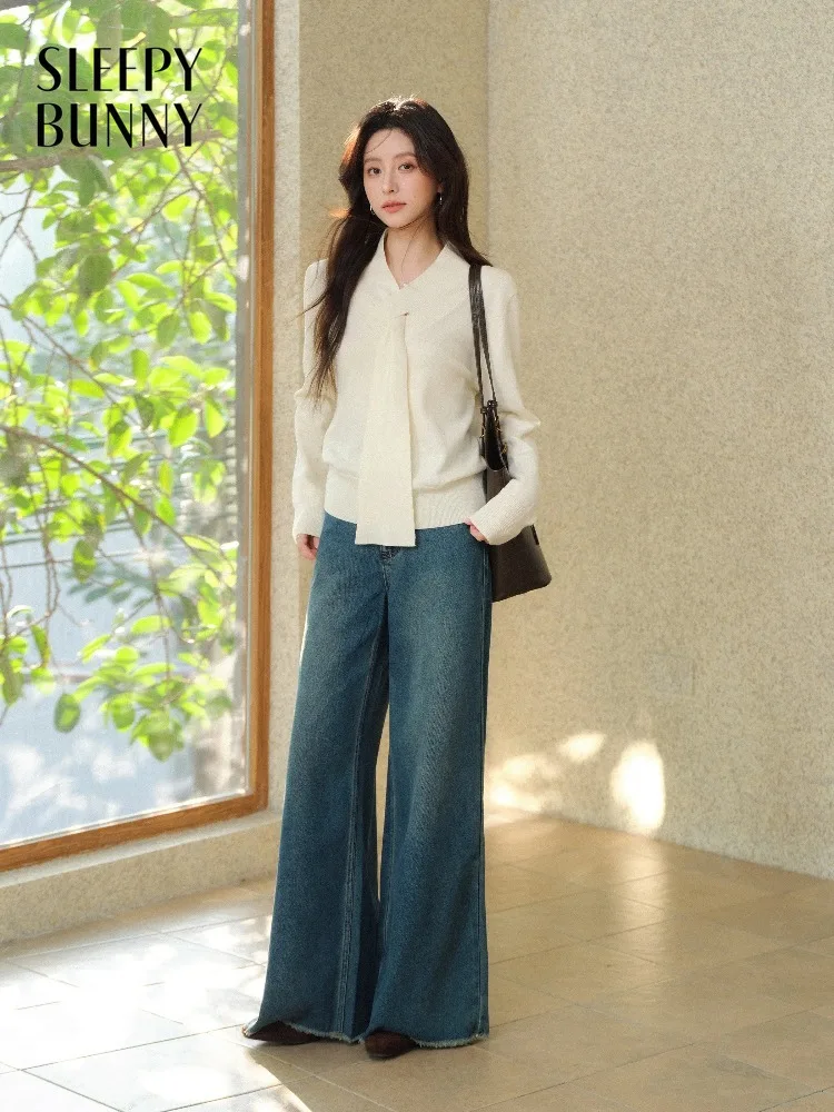 Women Spring French V-neck Ribbon Knitwear Slim Fit Layering Top Lady Elegant Casual Commuter Soft Pullover for Office Looks
Women Spring French V-neck Ribbon Knitwear Slim Fit Layering Top Lady Elegant Casual Commuter Soft Pullover for Office Looks