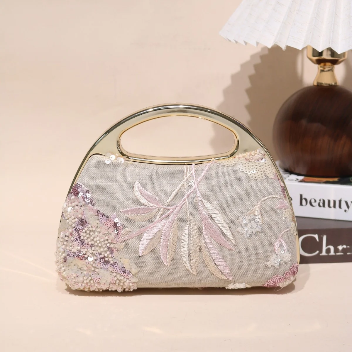 New Handmade Ladies Evening Bag Embroidered Sequin Clutch Fashionable Cross-Border Women's Handbag for Dinner And Outings
New Handmade Ladies Evening Bag Embroidered Sequin Clutch Fashionable Cross-Border Women's Handbag for Dinner And Outings
