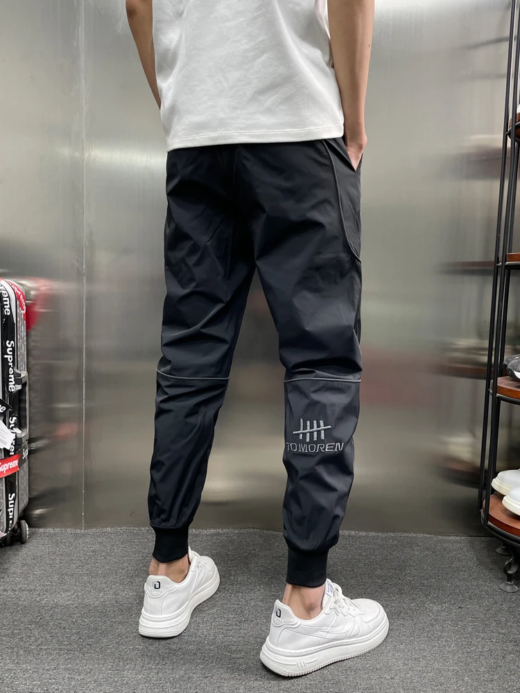 Мужские повседневные спортивные брюки-харланы, осень 2025, новинка, стильные, модные, универсальные, с манжетами, длинные брюки для молодежи, активного образа жизни
Мужские повседневные спортивные брюки-харланы, осень 2025, новинка, стильные, модные, универсальные, с манжетами, длинные брюки для молодежи, активного образа жизни