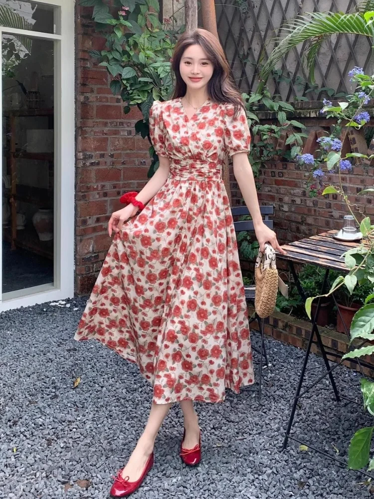 Новая женская зимняя повседневная юбка А-силуэта с V-образным вырезом, красным цветочным принтом, высокой талией и эффектом похудения
Новая женская зимняя повседневная юбка А-силуэта с V-образным вырезом, красным цветочным принтом, высокой талией и эффектом похудения