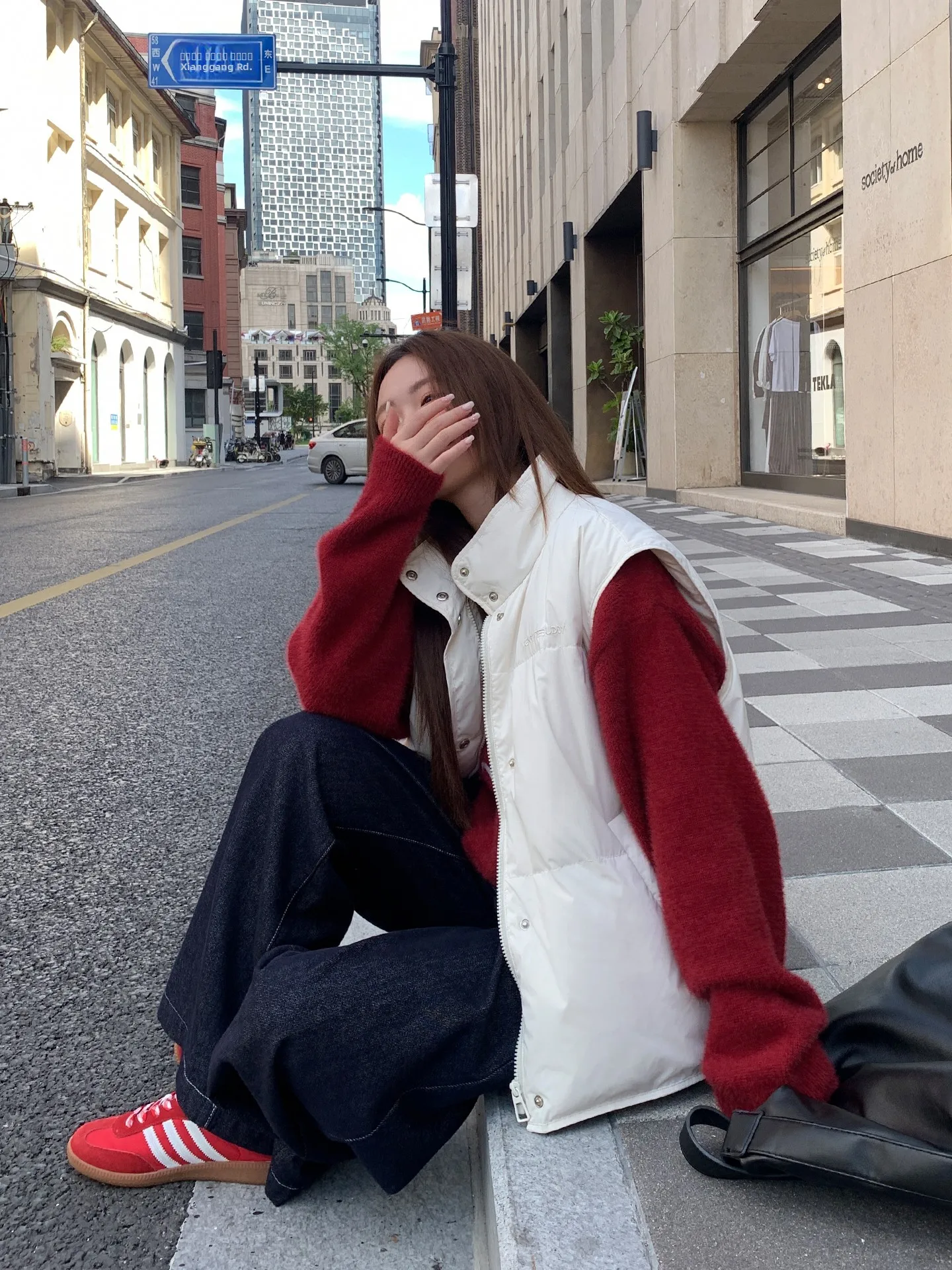 Утепленный хлопковый жилет женский свободного кроя, осенне-зимняя теплая верхняя одежда с воротником-стойкой, однотонный, с пуговицами
Утепленный хлопковый жилет женский свободного кроя, осенне-зимняя теплая верхняя одежда с воротником-стойкой, однотонный, с пуговицами