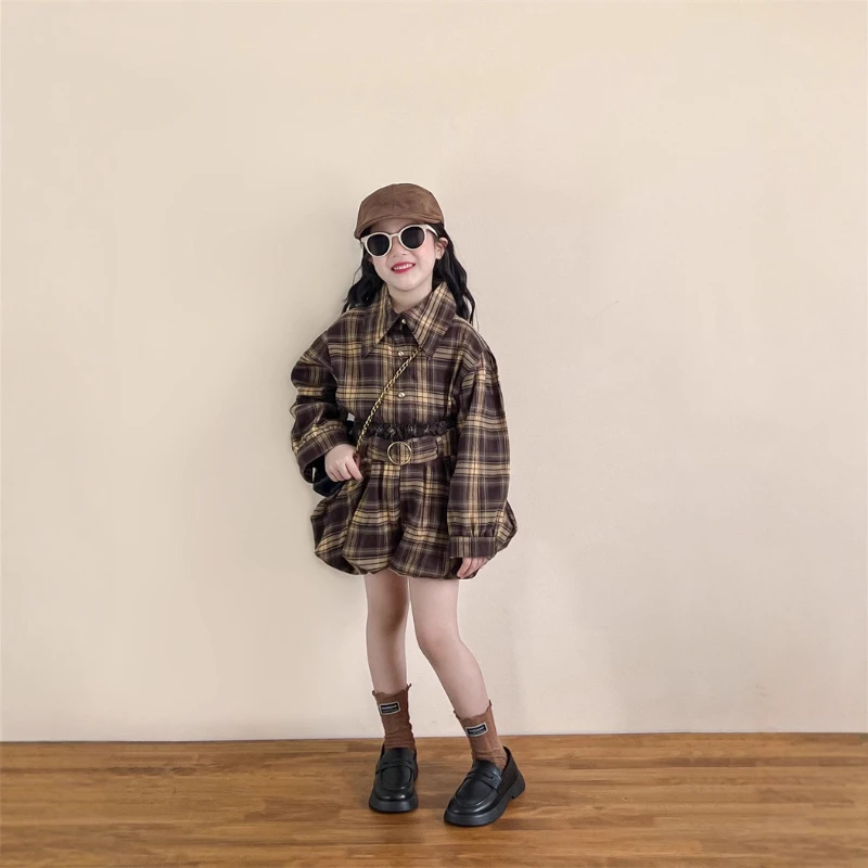 2026 Spring New Girls' Fashion Maillard Checkered Shirt and Belt Flower Bud Shorts Two Piece Set
2026 Spring New Girls' Fashion Maillard Checkered Shirt and Belt Flower Bud Shorts Two Piece Set