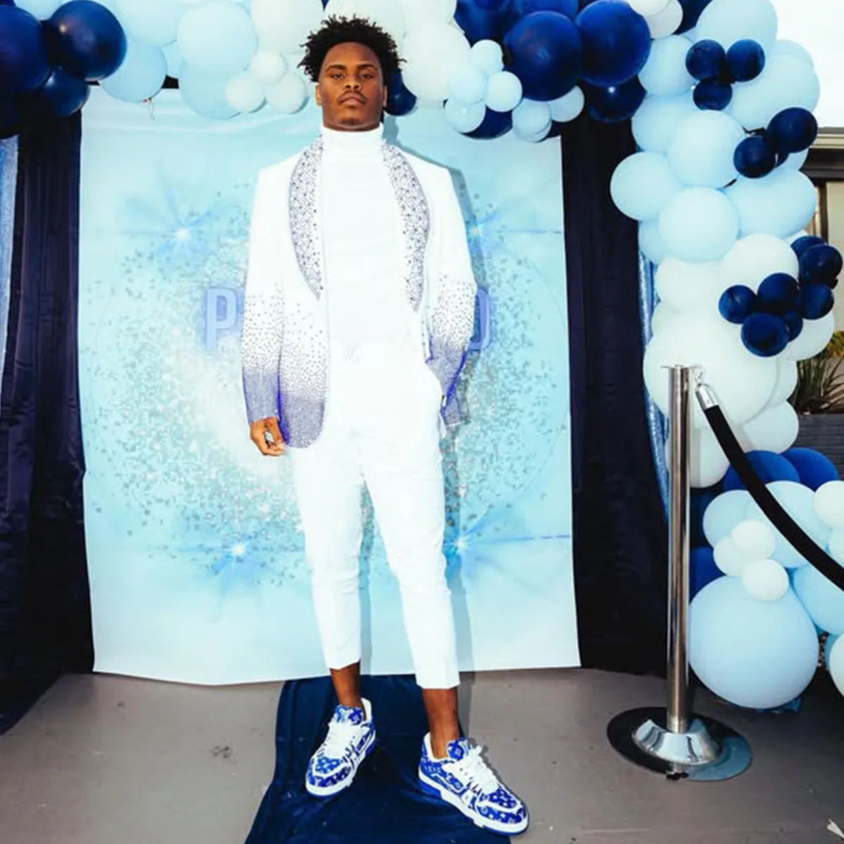 Customized Luxury Men Suits Slim Fit Diamond 2 Pieces Sets Wedding Groom Tuxedos Shiny Male Prom Blazers trajes para hombre
Customized Luxury Men Suits Slim Fit Diamond 2 Pieces Sets Wedding Groom Tuxedos Shiny Male Prom Blazers trajes para hombre