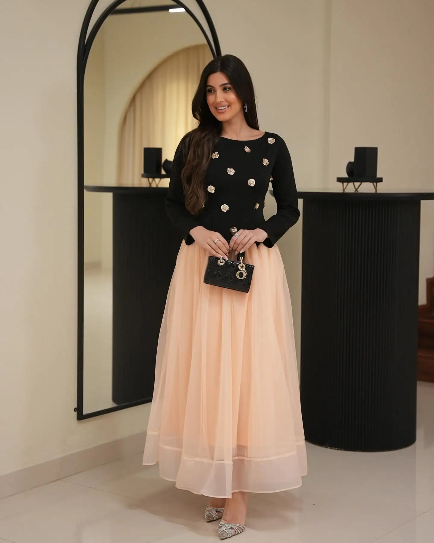 Customized Elegant Long Sleeves Prom Dresses O-Neck Ankle Length Pleated Sequins Flowers Party Dresses Evening Dresses
Customized Elegant Long Sleeves Prom Dresses O-Neck Ankle Length Pleated Sequins Flowers Party Dresses Evening Dresses