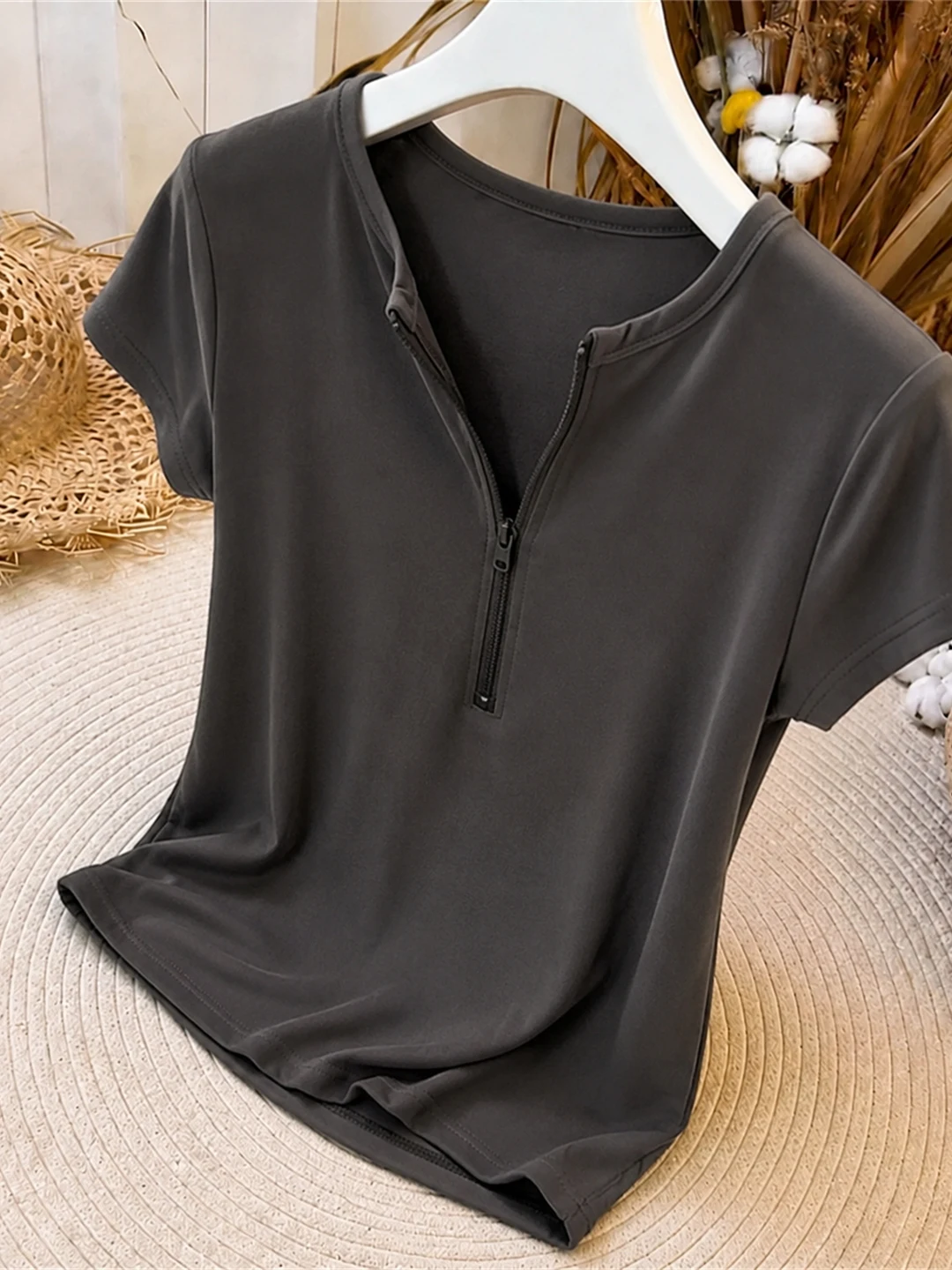 Korean Style Half Zipper Fashionable Short Sleeve Commute Summer T-Shirt Skin-friendly Casual Straight Cut V-neck Top
Korean Style Half Zipper Fashionable Short Sleeve Commute Summer T-Shirt Skin-friendly Casual Straight Cut V-neck Top