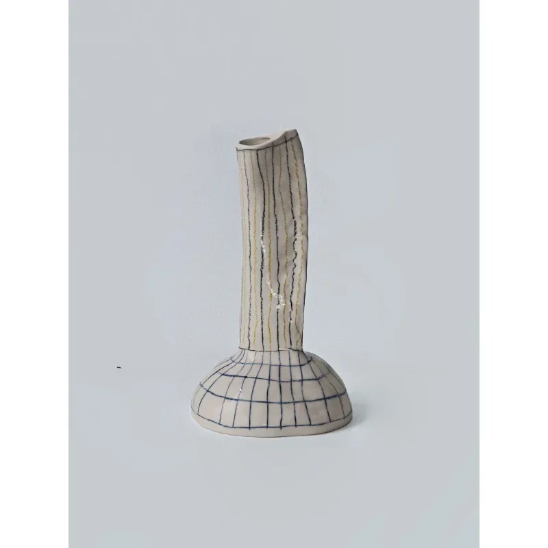 Modern creative painted ceramic flower ware, countertop vase arrangement in the sales office of the model room
Modern creative painted ceramic flower ware, countertop vase arrangement in the sales office of the model room