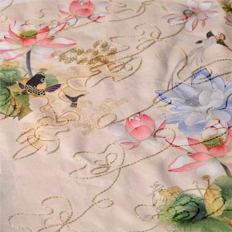 Ткань из хлопка с принтом из бисера Guofengyun и бархатной вышивкой - морской синий и золотистый тисненый.
Ткань из хлопка с принтом из бисера Guofengyun и бархатной вышивкой - морской синий и золотистый тисненый.