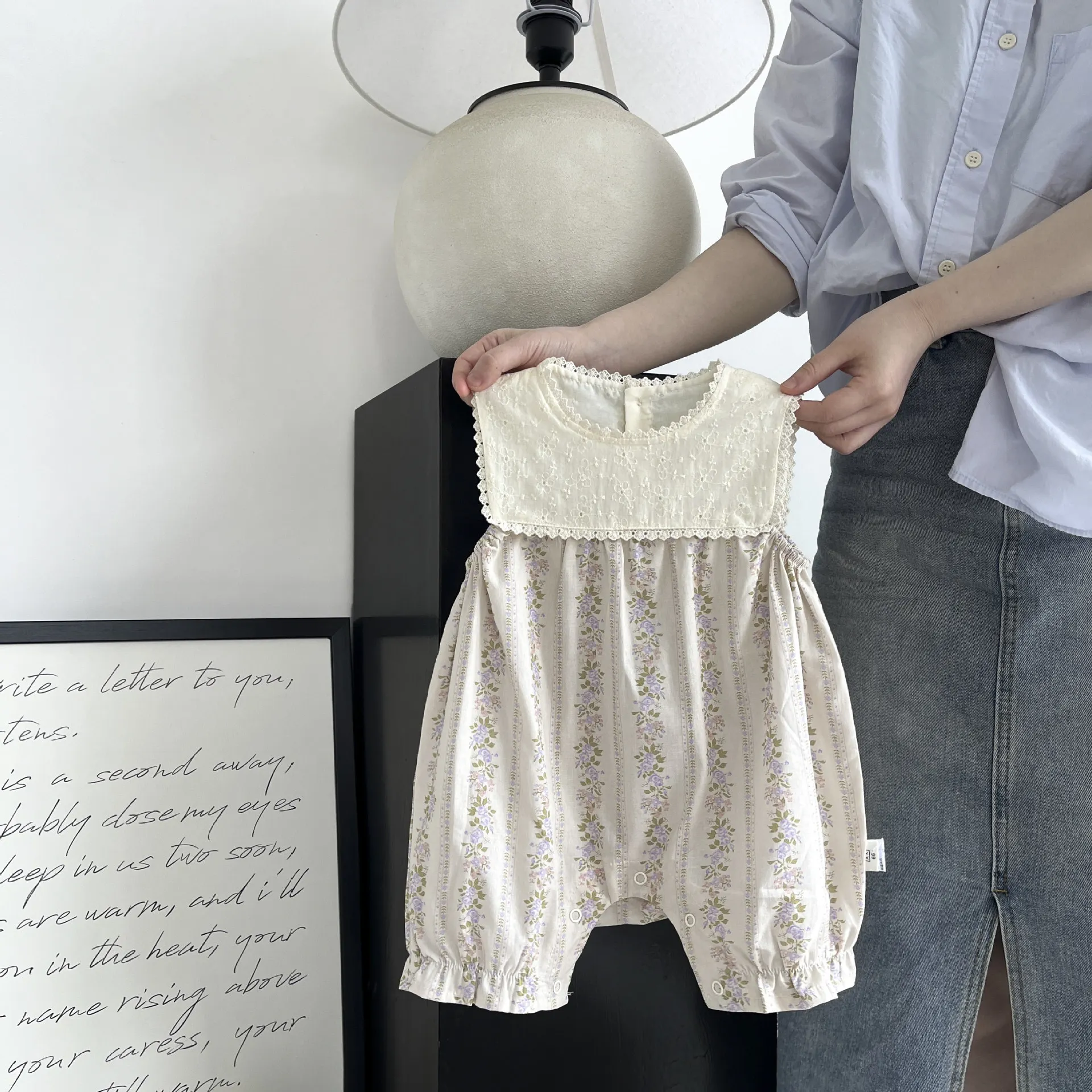 Baby Clothing Korean Style Summer Floral Sleeveless Casual Simple Suit Thin Baby Sweet Lace Casual Simple Baby Casual Romper
Baby Clothing Korean Style Summer Floral Sleeveless Casual Simple Suit Thin Baby Sweet Lace Casual Simple Baby Casual Romper