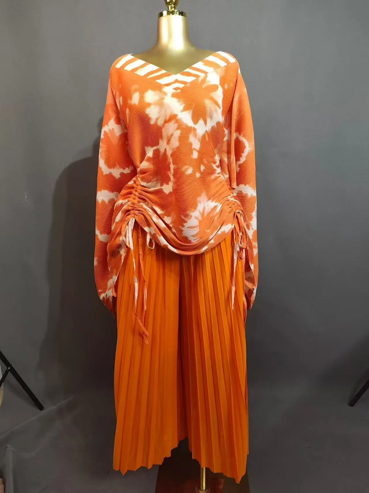 2026 Miyake Pleated Bat Sleeve Printing Set Loose Drawstring Fashion Wide-leg Pants Two-piece Set Women's Clothing New
2026 Miyake Pleated Bat Sleeve Printing Set Loose Drawstring Fashion Wide-leg Pants Two-piece Set Women's Clothing New