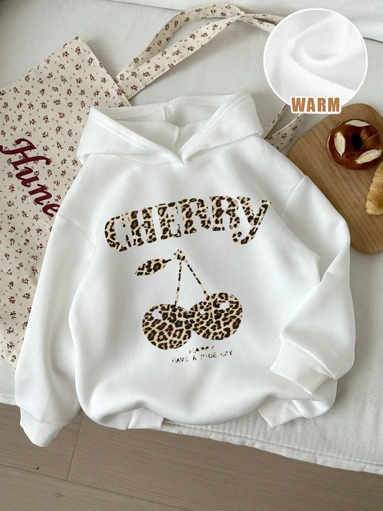 Белая толстовка с капюшоном и принтом леопарда и вишни для девочек, мягкий флис, повседневная одежда для осени и зимы
Белая толстовка с капюшоном и принтом леопарда и вишни для девочек, мягкий флис, повседневная одежда для осени и зимы
