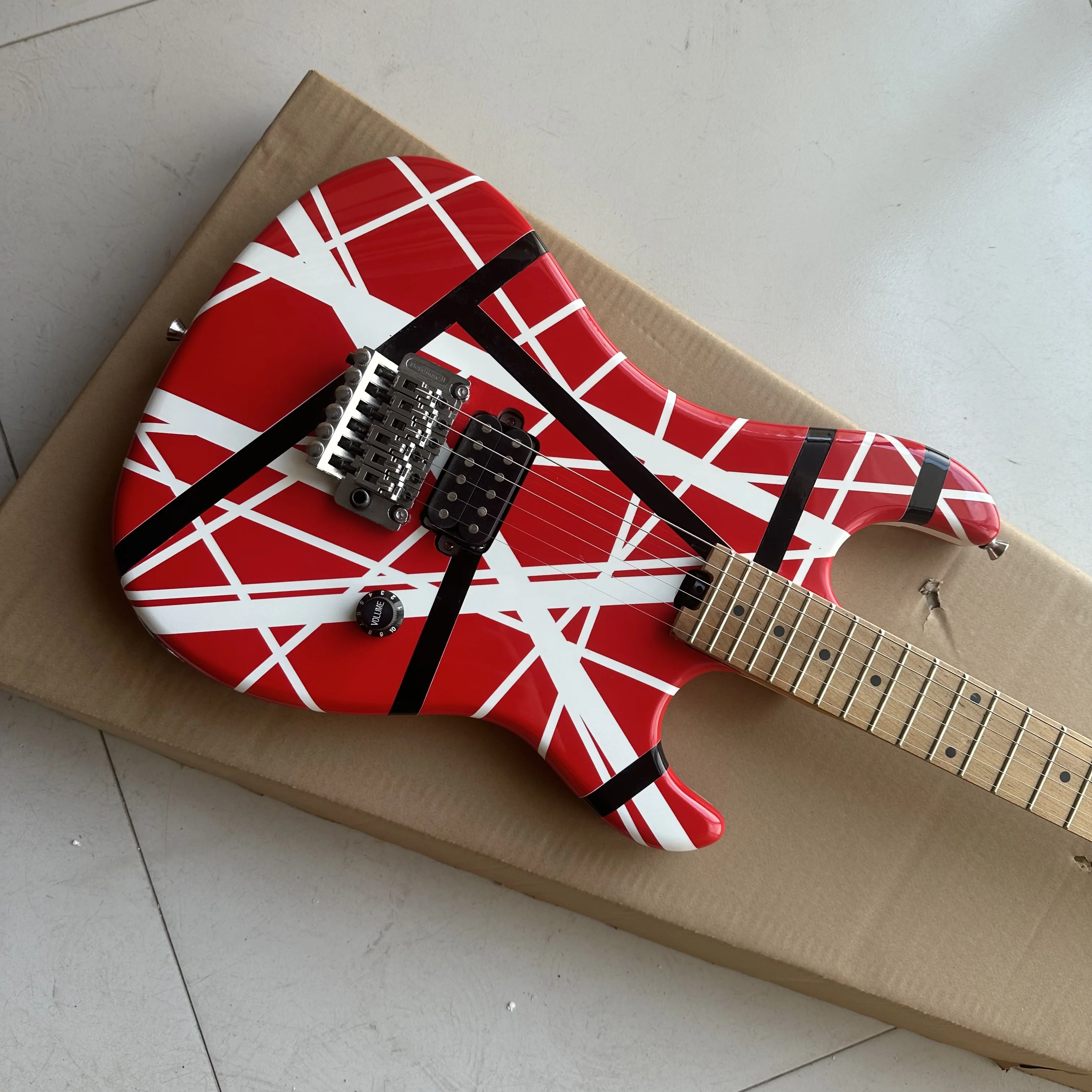 Stripe style Electric Guitar, Floydrose Vibrato Bridge, Maple Fingerboard,Fast Shipping
Stripe style Electric Guitar, Floydrose Vibrato Bridge, Maple Fingerboard,Fast Shipping