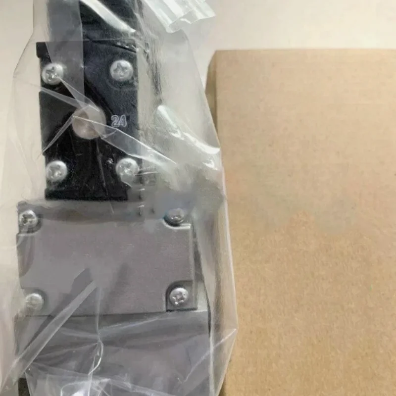 Абсолютно новый оригинальный пилотный 5-ходовой клапан 4F529E-00-TP-DC24V-CN/Z 4F520E-15-TP-DC24V-CN/Z 4F520E-15-TP-X-DC24V-CN/Z
Абсолютно новый оригинальный пилотный 5-ходовой клапан 4F529E-00-TP-DC24V-CN/Z 4F520E-15-TP-DC24V-CN/Z 4F520E-15-TP-X-DC24V-CN/Z