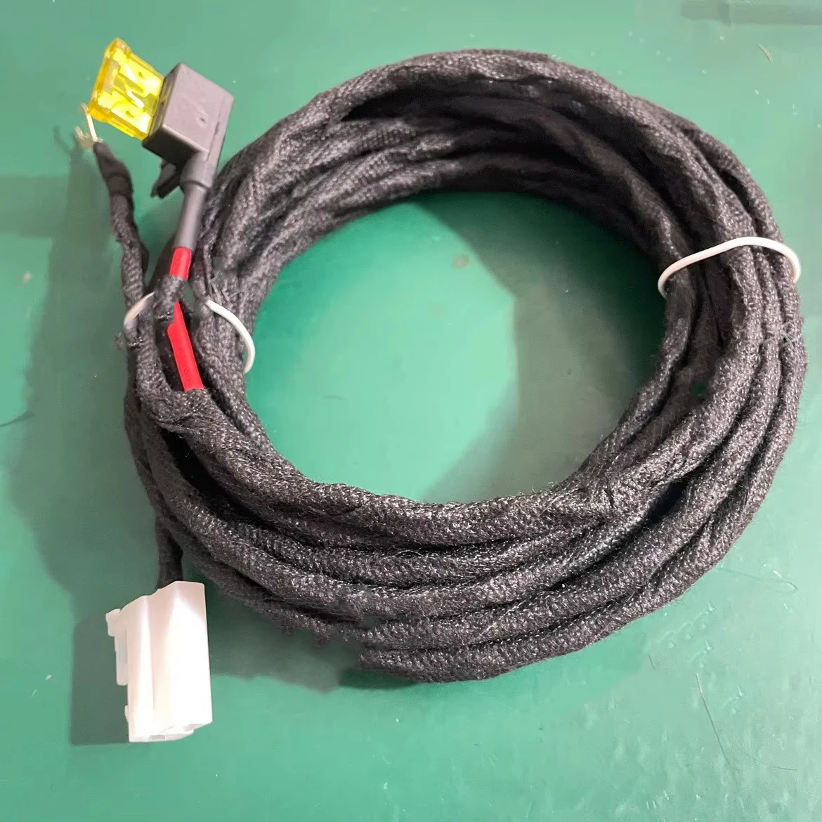 B M W Новый X3 оригинальный заводской багажник 12 В розетка питания багажника неразрушающий жгут проводов 5 серии X1X2
B M W Новый X3 оригинальный заводской багажник 12 В розетка питания багажника неразрушающий жгут проводов 5 серии X1X2